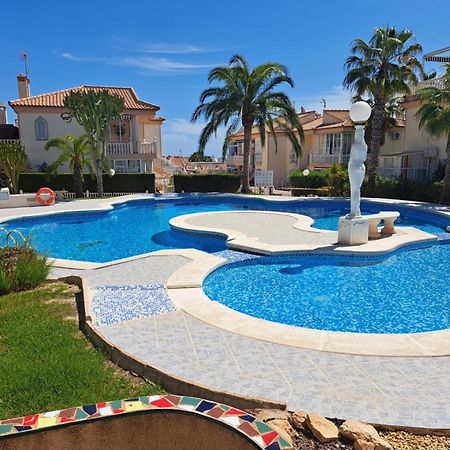 Schoenes Ruhiges Rooftop Apartment Mit Grosser Dachterrasse Torrevieja Eksteriør billede