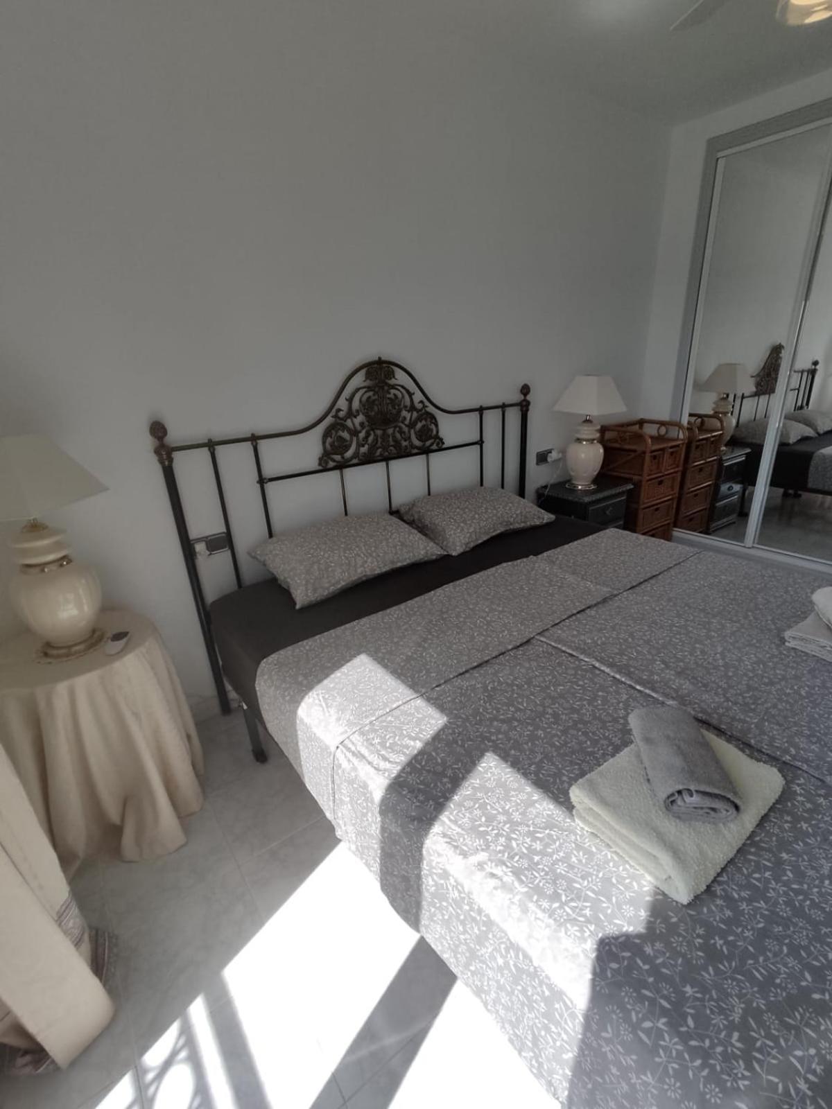 Schoenes Ruhiges Rooftop Apartment Mit Grosser Dachterrasse Torrevieja Eksteriør billede