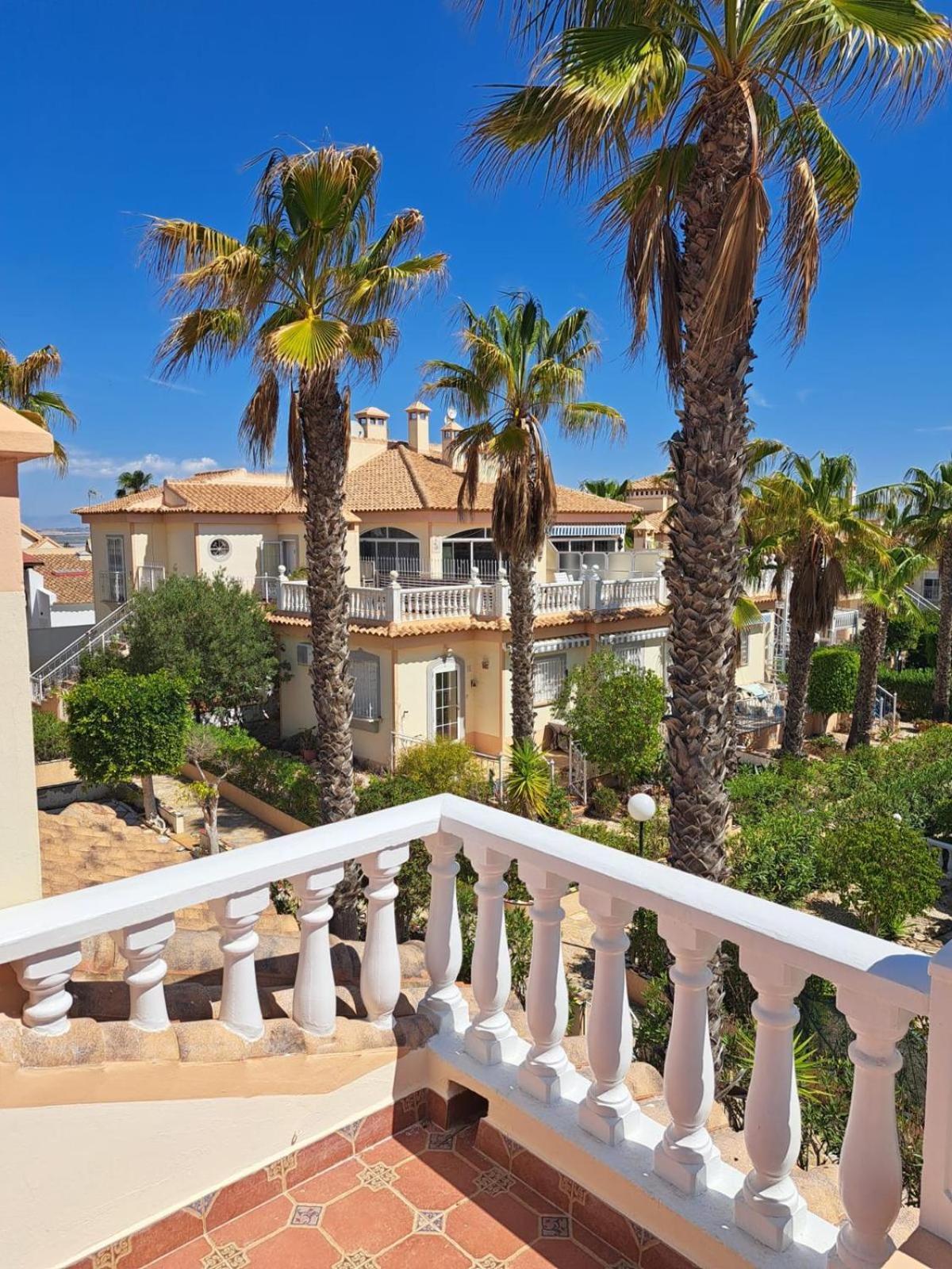 Schoenes Ruhiges Rooftop Apartment Mit Grosser Dachterrasse Torrevieja Eksteriør billede